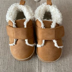 Carters Tan Sherpa lined Booties 9-12 months